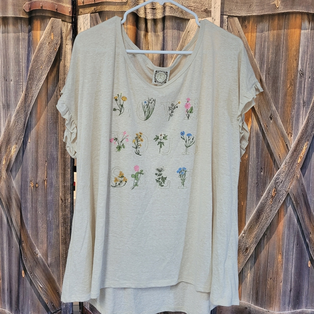 ⭐⭐⭐$5 SALE ⭐⭐⭐. Short sleeve shirt